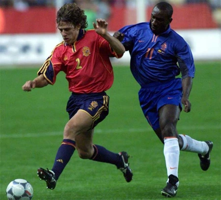 Carles Puyol và biểu tượng thủ lĩnh phòng ngự barcelona