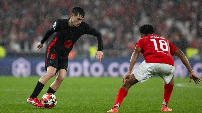 Pedri và vai trò kiến tạo trong lối chơi Barcelona hiện đại Pedri và vai trò kiến tạo trong lối chơi Barcelona hiện đại