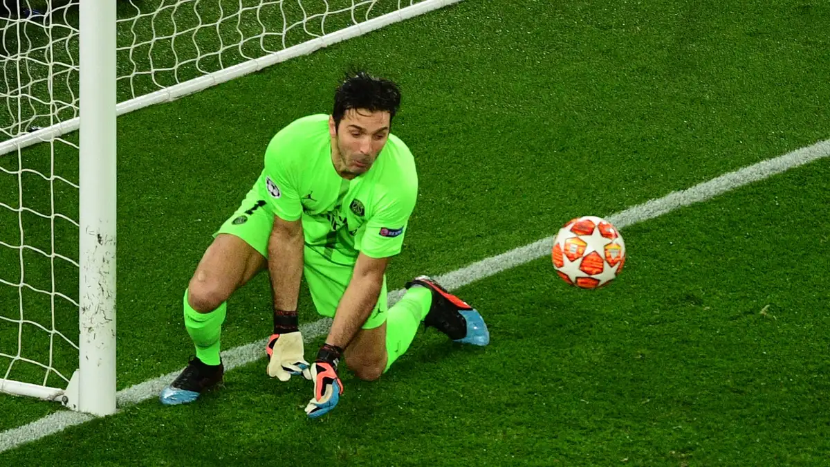 Gianluigi Buffon và huyền thoại thủ môn bóng đá italy Gianluigi Buffon và huyền thoại thủ môn bóng đá italy