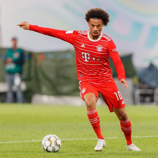 Leroy sané và hình mẫu cầu thủ chạy cánh trong bóng đá hiện đại