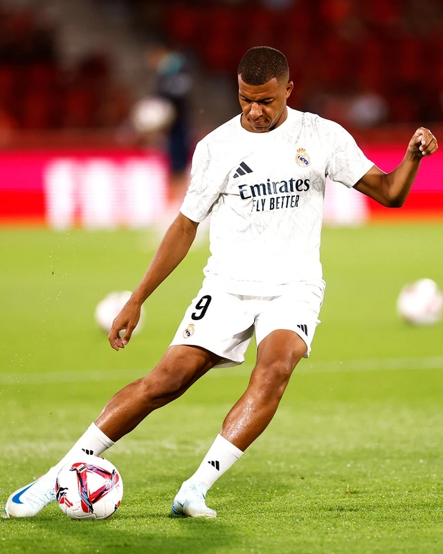 Jude Bellingham: ngôi sao real madrid và tiền vệ toàn diện